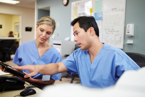 A graduate nurse learns on-the-job from the nurse preceptor