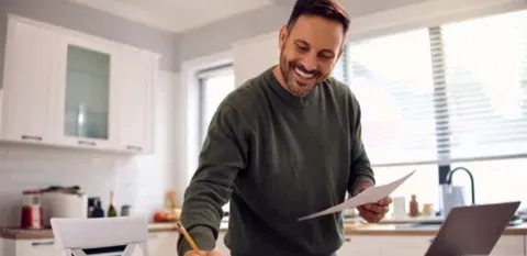 man creating diabetes checklist