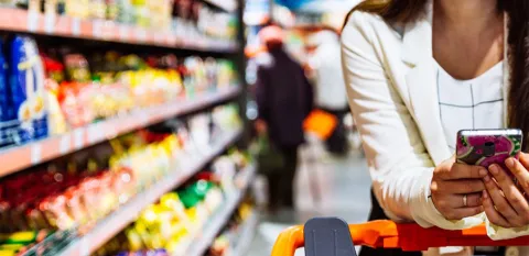 women in grocery store shopping