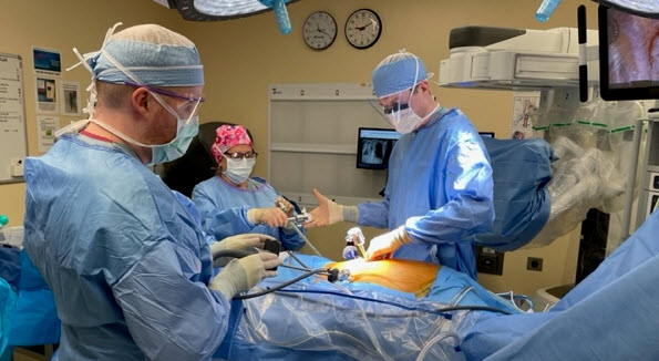 Surgeons perform the RODAT procedure on a lung cancer patient